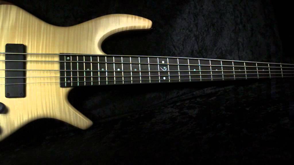 Overwater Bass Guitar Strings at 20,000 Frames Per Second