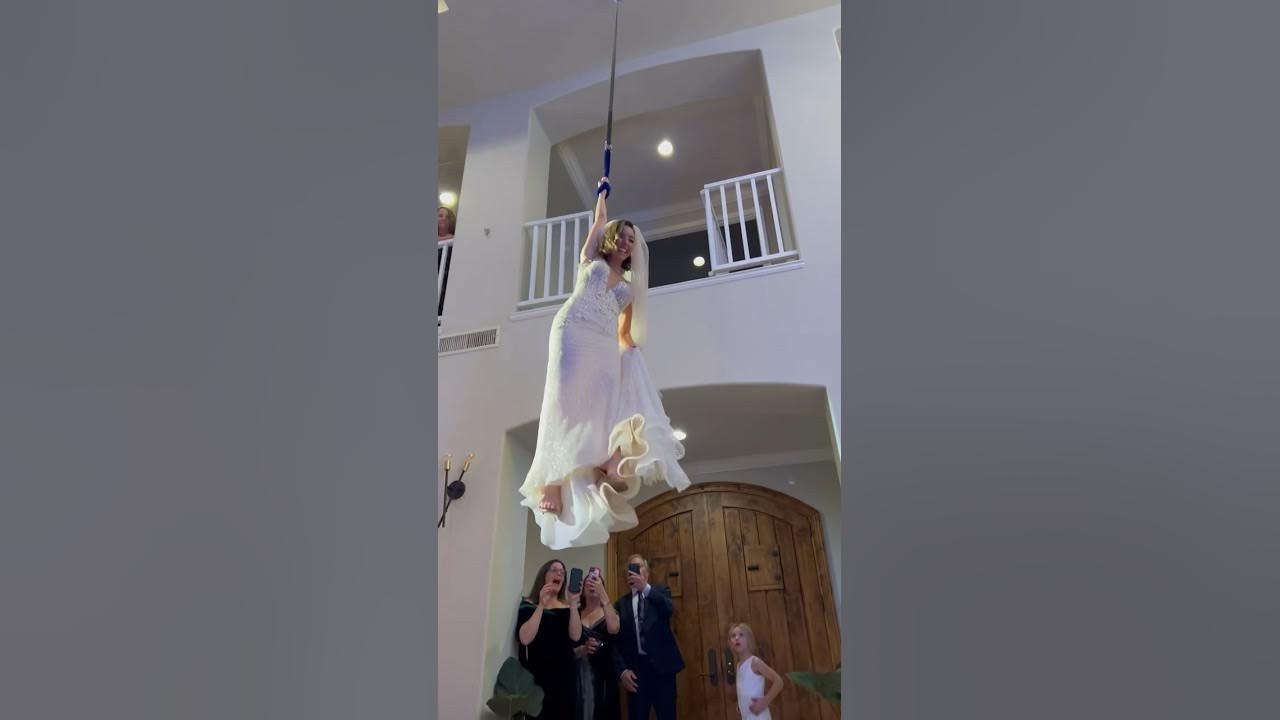 Best Bride Entrance Ever! π± Best Bride Entrance Ever! π±