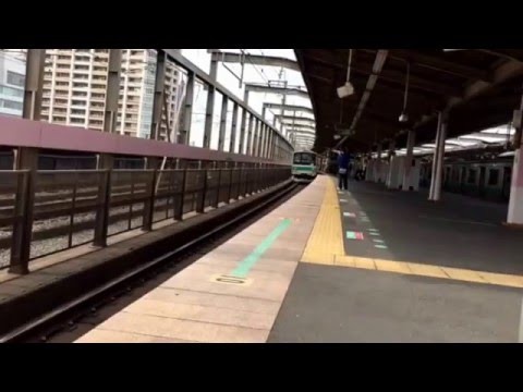 JR埼京線205系電車が武蔵浦和駅を出発。