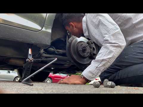 toyota-camry-2015-hybrid-on-the-road-tire-change-(click-desc-for-easy-instructions)