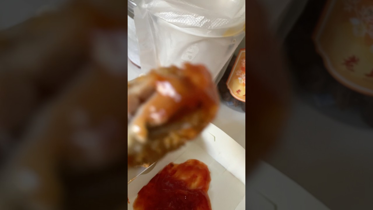 Easylunch macwings dip in sweet&sour sauce +ketchup so good & soda 