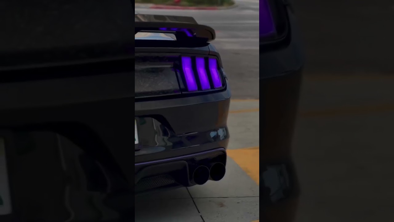 Ready to level up your Ford Mustang GT500's style and aerodynamics? Check out this Rear Spoiler! 🚗💨