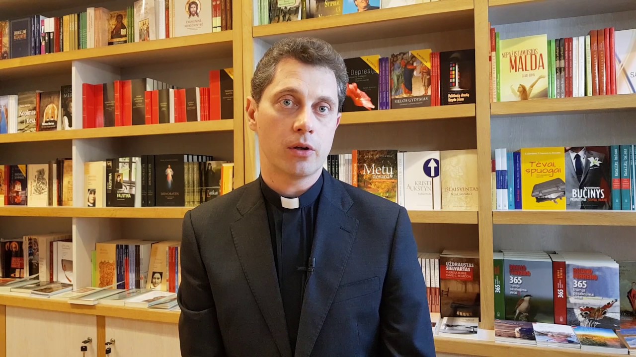 Kun. Ričardas Doveika: „Nėra nereikalingų knygų...“
