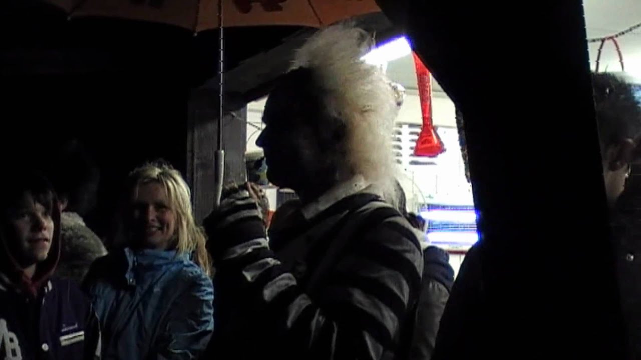 Beetlejuice aan het entertainen bij de Halloween Fright Nights