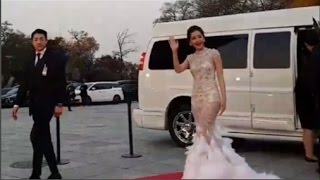 Chi Pu vừa bước xuống thảm đỏ, người Hàn đã hét lên những câu thế này(Tin tức Sao Việt)