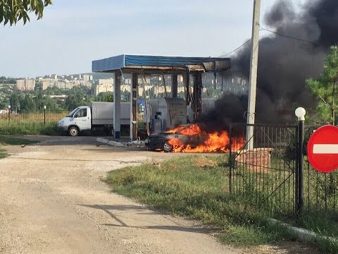 ЧП-САРАТОВ. АВТОМОБИЛЬ ВСПЫХНУЛ