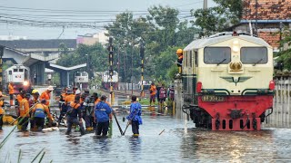 HALIG KU AING ! LOKO BB 304 SESEPUH DIESEL HIDRAULIK JADI PAHLAWAN BANJIR REL KERETA PEKALONGAN !