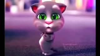 TOM ŞARKI SÖYLÜYOR