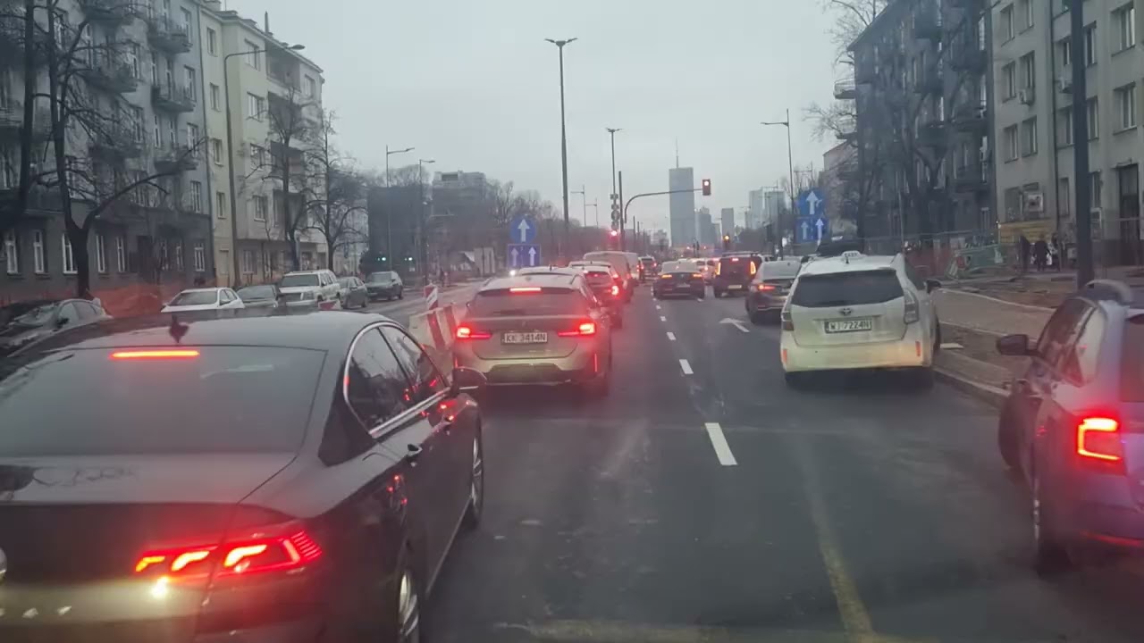 warsawrescue alarmowo do szpitala na Lindleya 🚑🚑#warsawrescue #polishemergency #alarmowo #ambulans