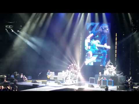 Foo Fighters crowd member sings Tom Sawyer Edmonton August 12th 2015