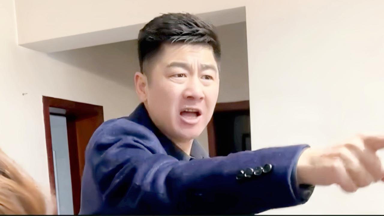 脑瘫哥哥救命钱，弟弟霸占何时还，刘老师正义出击  | 正义之光 #为百姓办事 #正义的护航