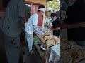 Sibuknya imigran penjual roti arab