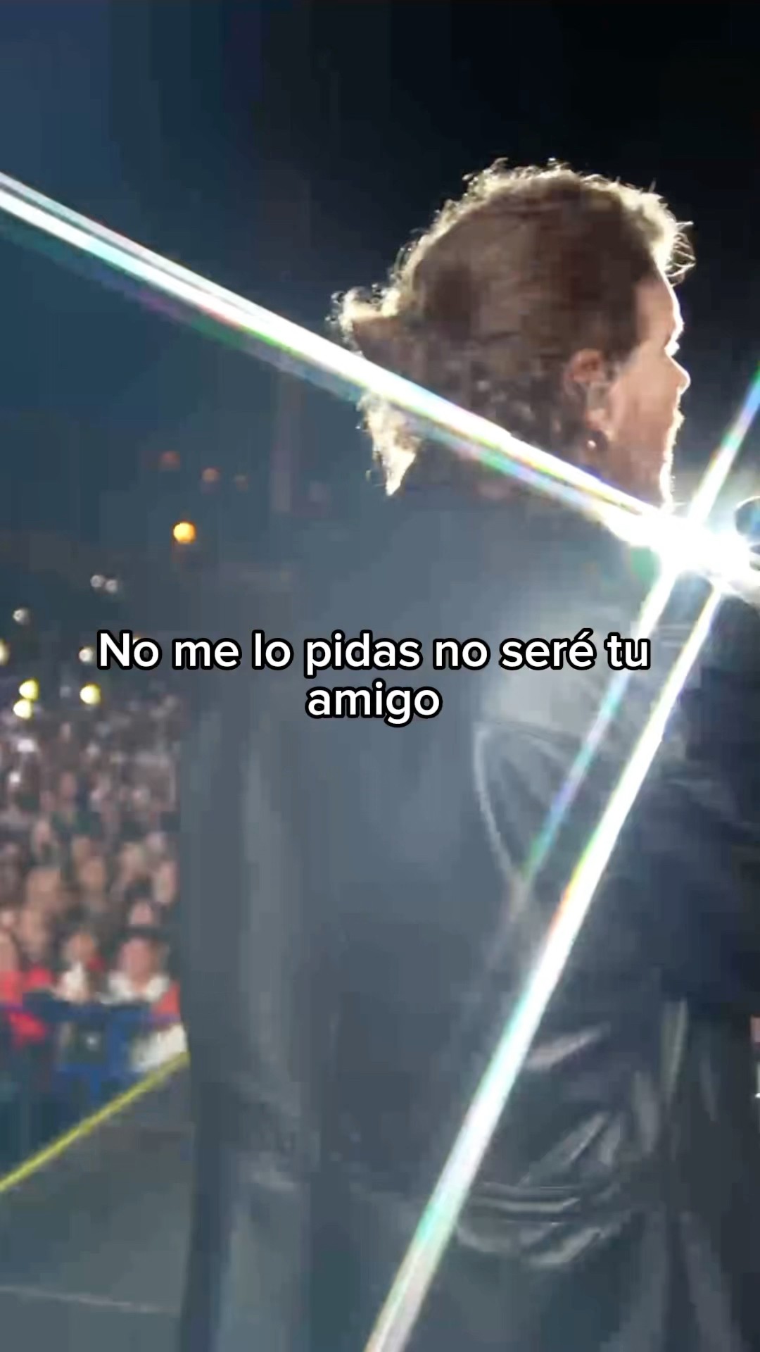 De pie para el himno ?