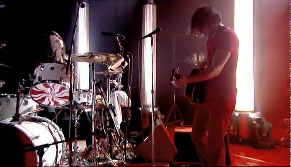 The White Stripes - Seven Nation Army (live)
