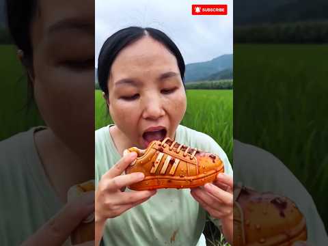 The girl ate her shoe 👟 😲#shorts #shortsfeed #trendingshorts #viralvideo