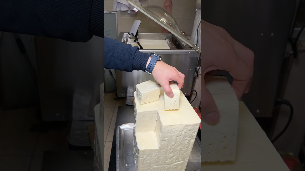 Koyun keçi ve inek sütlerinin karışımyla yapılan tam yağlı beyaz peynir 