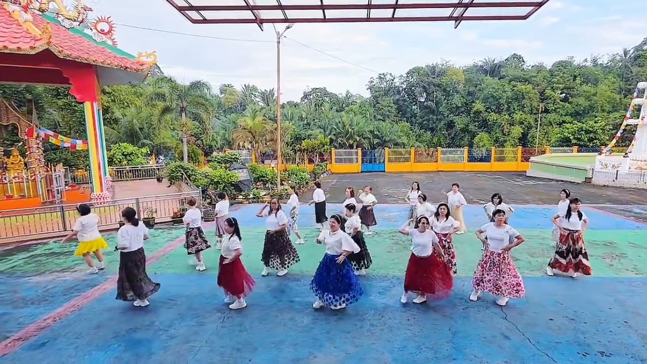 It's Raining Line Dance - Group Senam Orpalaka / Choreo : Caecilia Maria Fatruan ( INA )