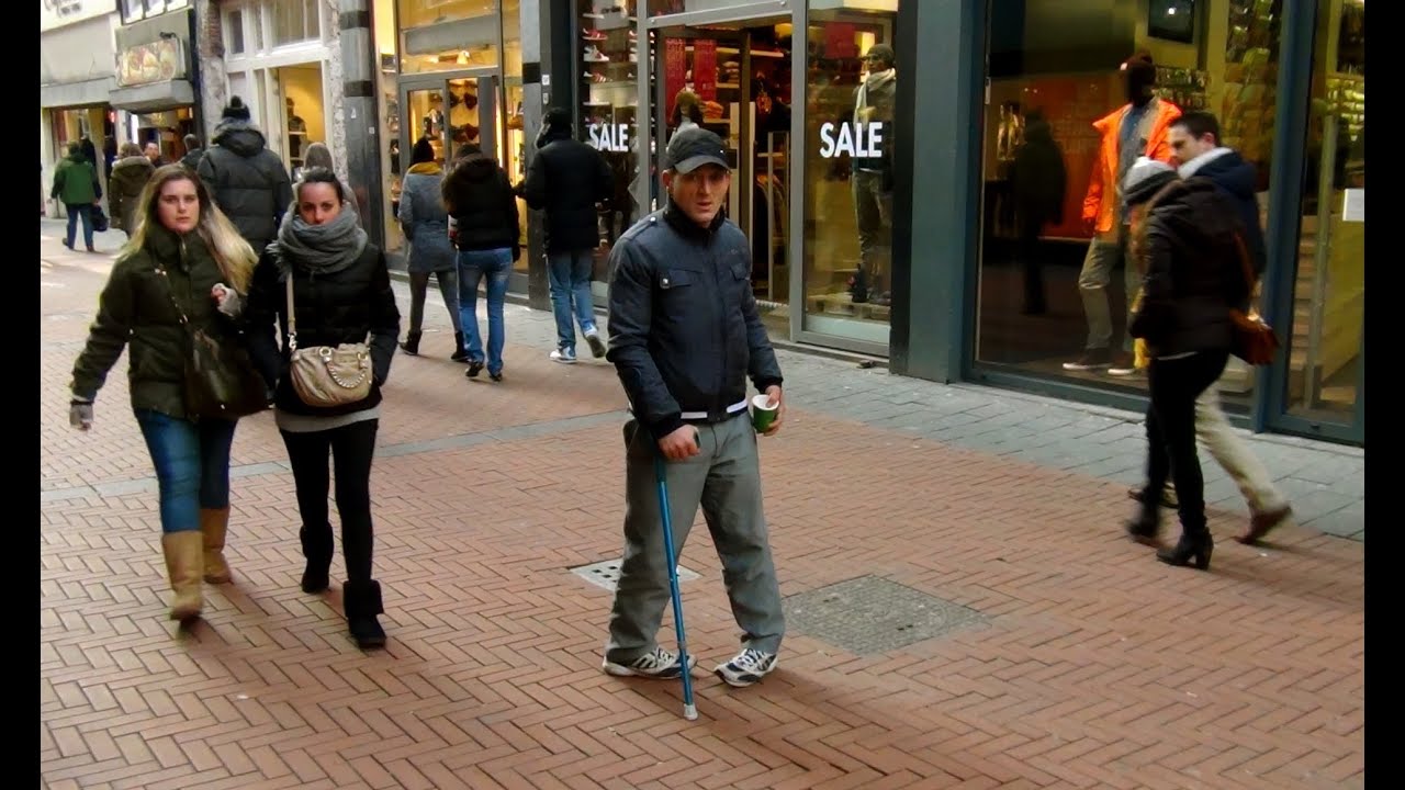 OPLICHTER FAKE BEDELAAR - DE ONTMASKERING VAN 'MANKE NELIS'