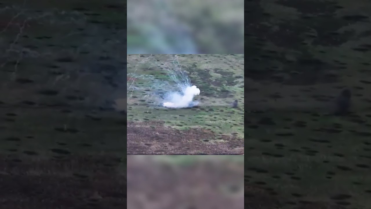 Американская БМП Bradley уничтожает два российских БТР из 25-мм пушки Bushmaster