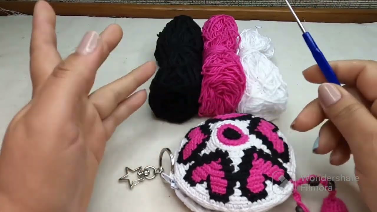 monedero en crochet técnica wayuu diseño media luna#crochet #mochilawayuu #monedero