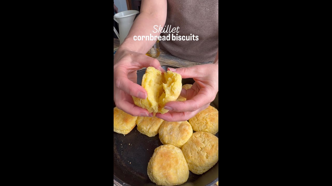 Skillet Cornbread Biscuit 🍞🌽