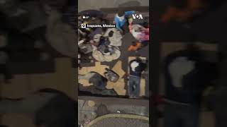 Migrants Hope to Reach US Pass Through Mexico By Train | VOA News #shorts