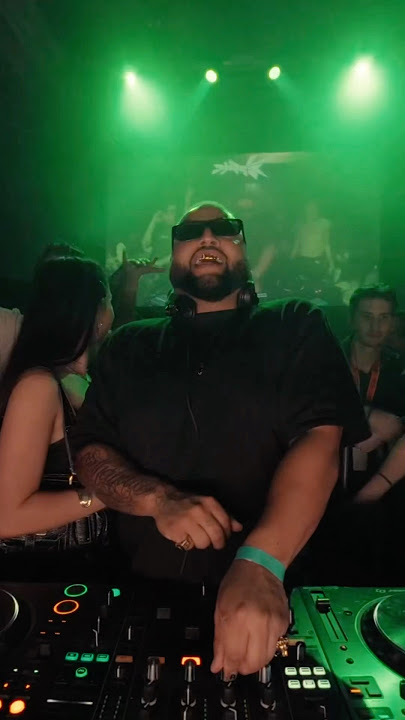 Shakira - Hips don’t lie #remix #miamibass #dj