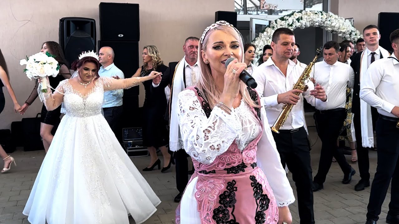 Lena Miclaus - Firele cărunte, prin barbă ț-or dat - LIVE 2024 -Colaj de brauri ! Nuntă Cornereva !