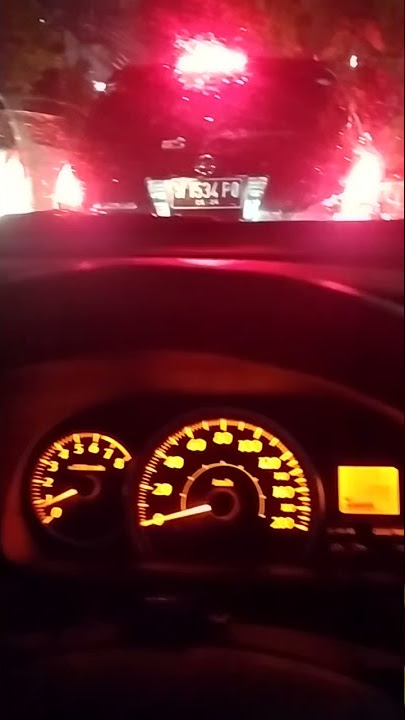 story WhatsApp nyetir mobil di waktu macet, lagi gerimis juga #short