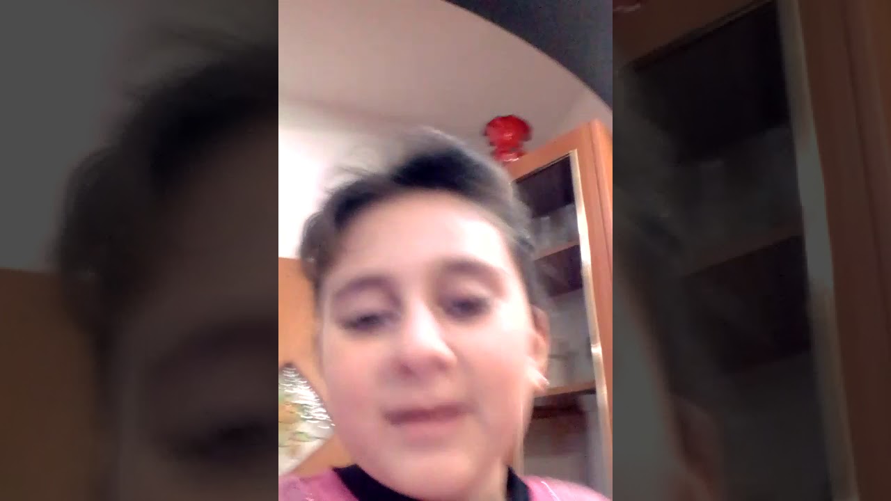 Vi. Faccio vedere cosa ho nello zaino