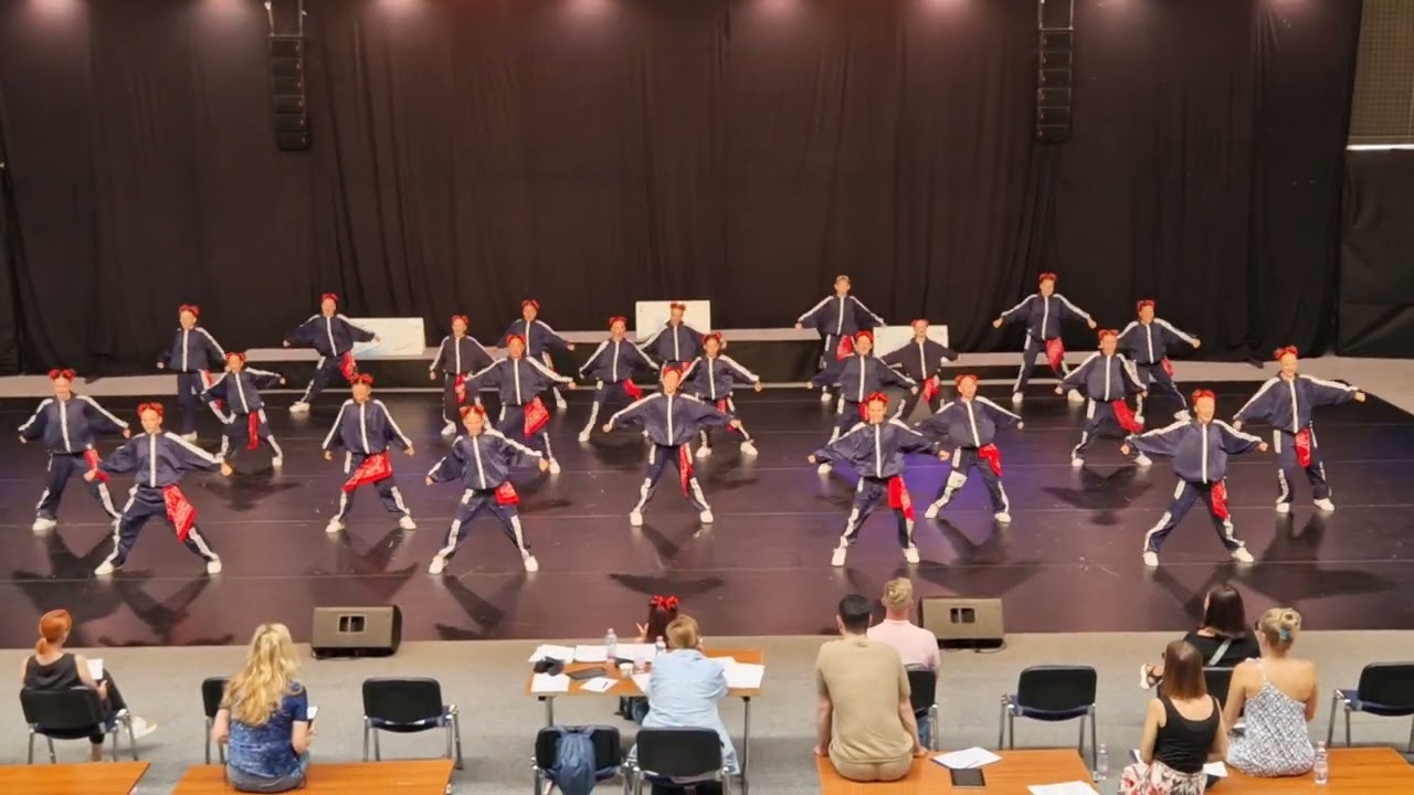 Plesni center ADC -Državni prvaki 24- formacija otroci/ I got that