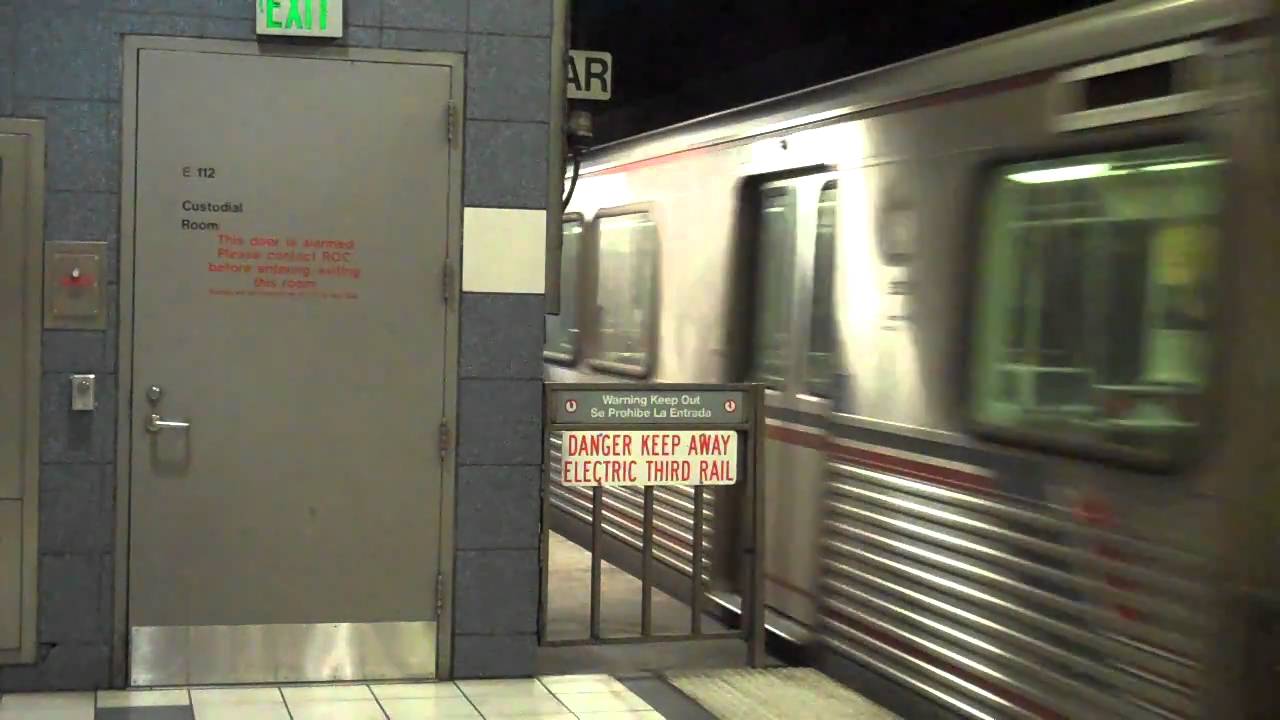 Red Line on Single Track Ops Departing Universal City - 10/10/10 [HD]