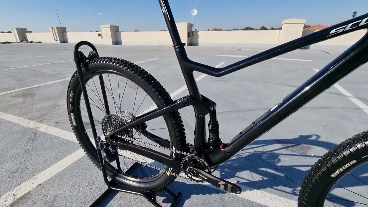 Scott Spark 940 Carbon - Large - YouTube