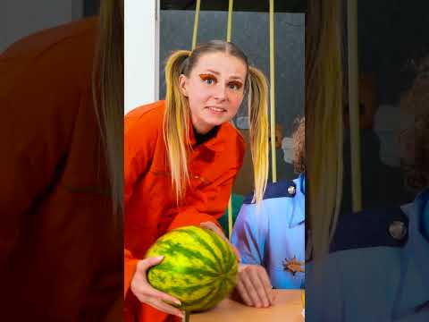 🎉 FUGA IN PRIGIONE: TRUCCHI PER INTRUFOLARE IL MAKEUP! 💄🍉 | DIY Divertente #shorts