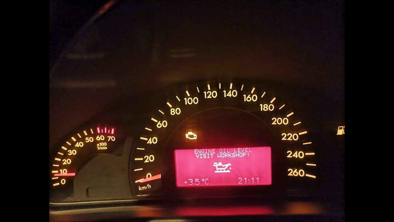 Engine oil level visit Błąd oleju na czerwonoMercedes C