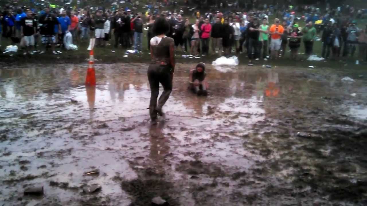 Sexy Drunk Girls Mud Wrestling At A Festival Youtube 