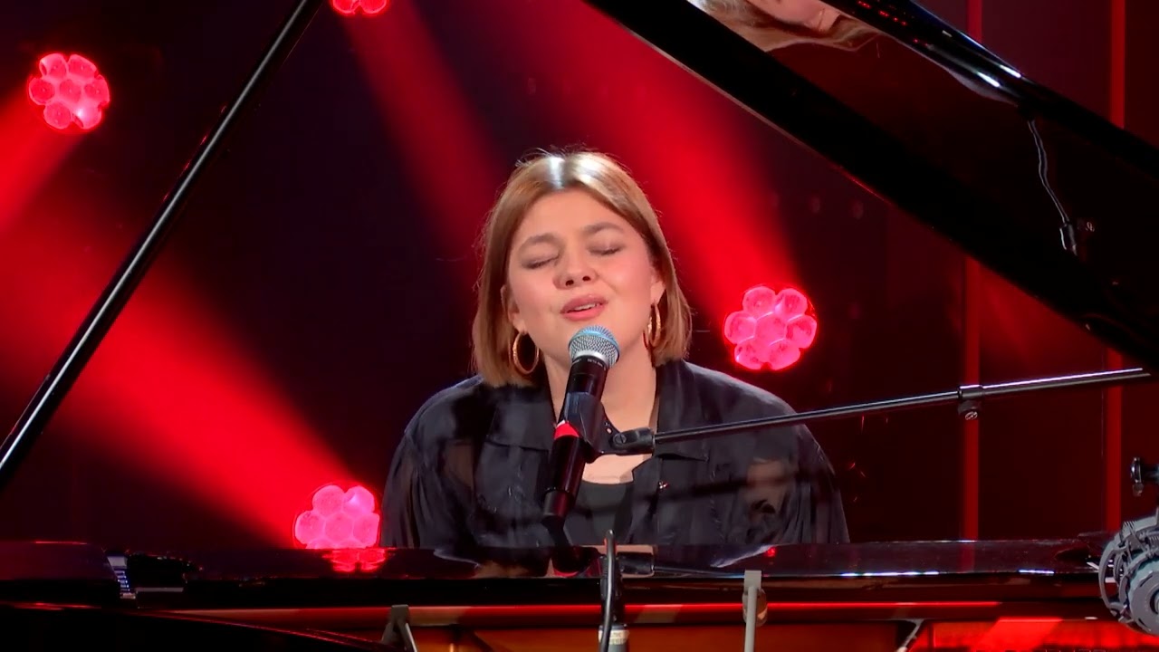 Louane - La fille (Live) - Le Grand Studio RTL