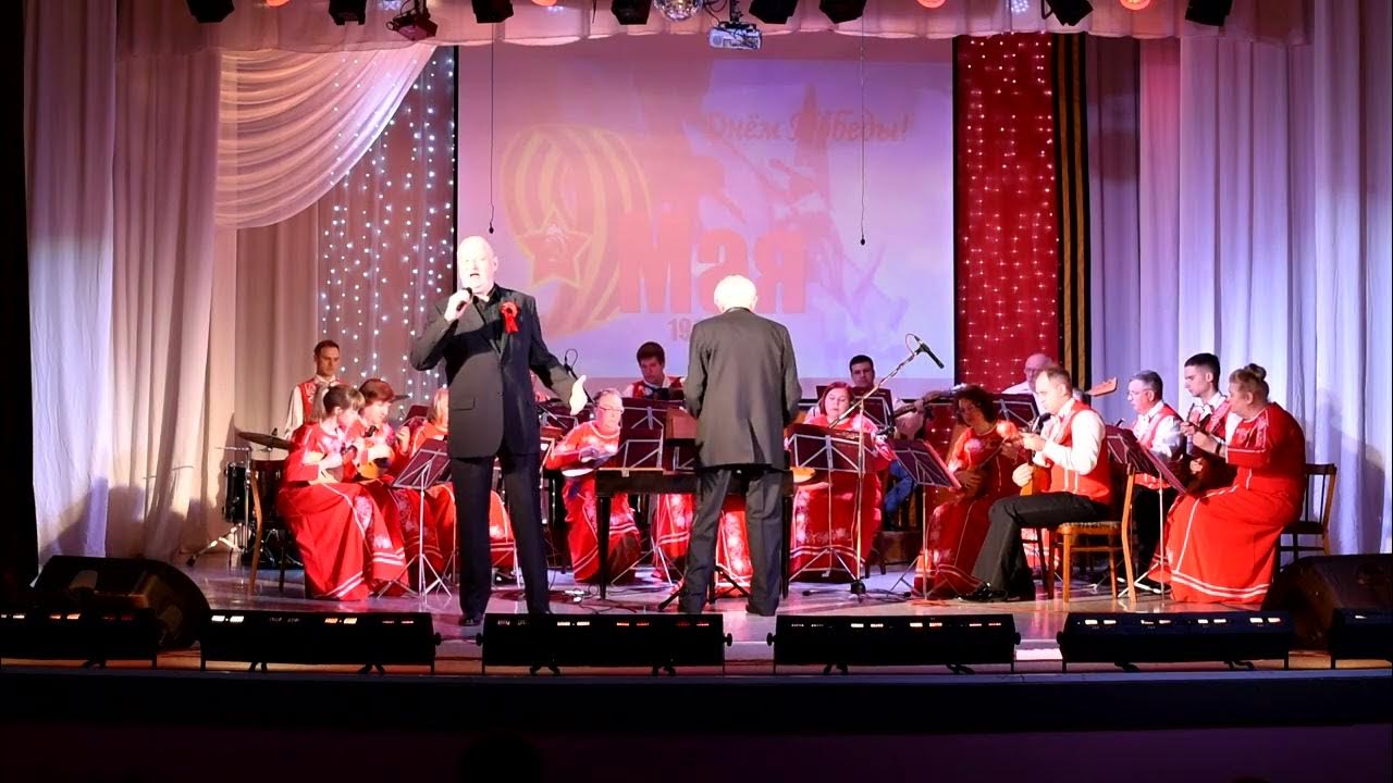 Расвитали яблонйи игруши. Песня берега берега ой крутые берега. Катюша расцветали яблони и груши. А на том берегу незабудки цветут. Песня берега берега ой крутые берега.