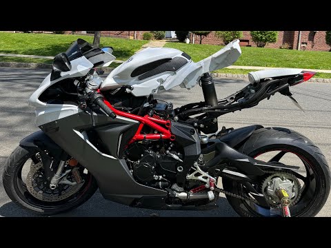 როგორ შევცვალე აკუმულატორი ჩემს MV Agusta F3 800 -ზე სახლის პირობებში