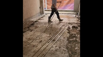 quá trình ghém móc cán nền thi công bên tuấn ốp lát