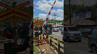 #dieseltrains #keretaapi #levelcrossing #palangpintuperlintasan #spoorwegen #palangpintukeretaapi