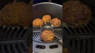 Air fried Crab cakes #shorts #food #foodie like comment and subscribe for more Air fried Crab cakes #shorts #food #foodie like comment and subscribe for more