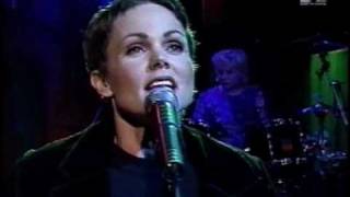 The Go Go's - Our Lips Are Sealed (Live on UK TV) chords