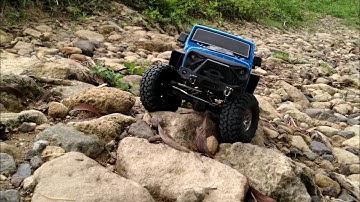 RGT EX86100 V2 RC Car Off Road Adventure Through Rocky Road