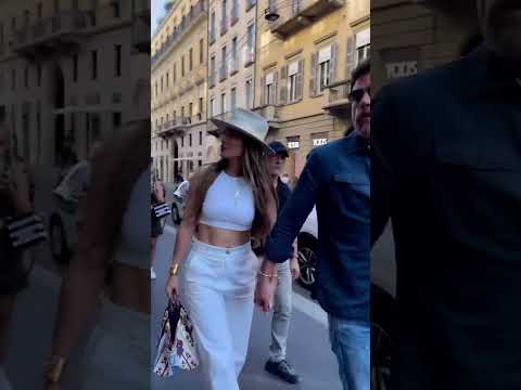 جينيفر لوبيز وبن أفليك يتجولان في شوارع ايطاليا