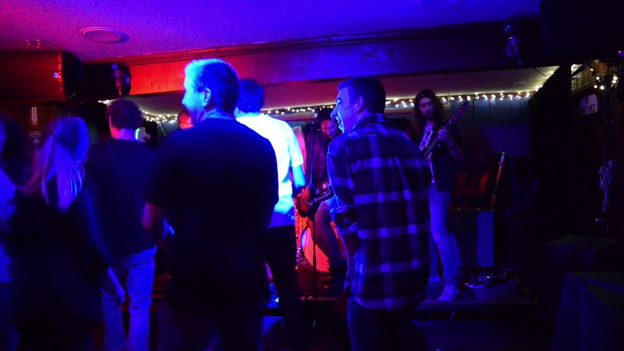 The Howling West ⁠— Tie Your Mother Down (cover of Queen) — Live at The Lucky Liquor