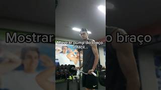 Mostrar pump do braço é fácil... #shorts