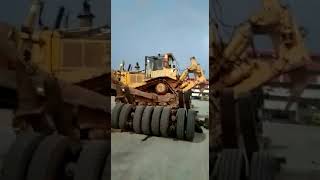 Unloading Bulldozer D8R from truck #bulldozer #caterpillar #D8R #miningequipment #miningindustry