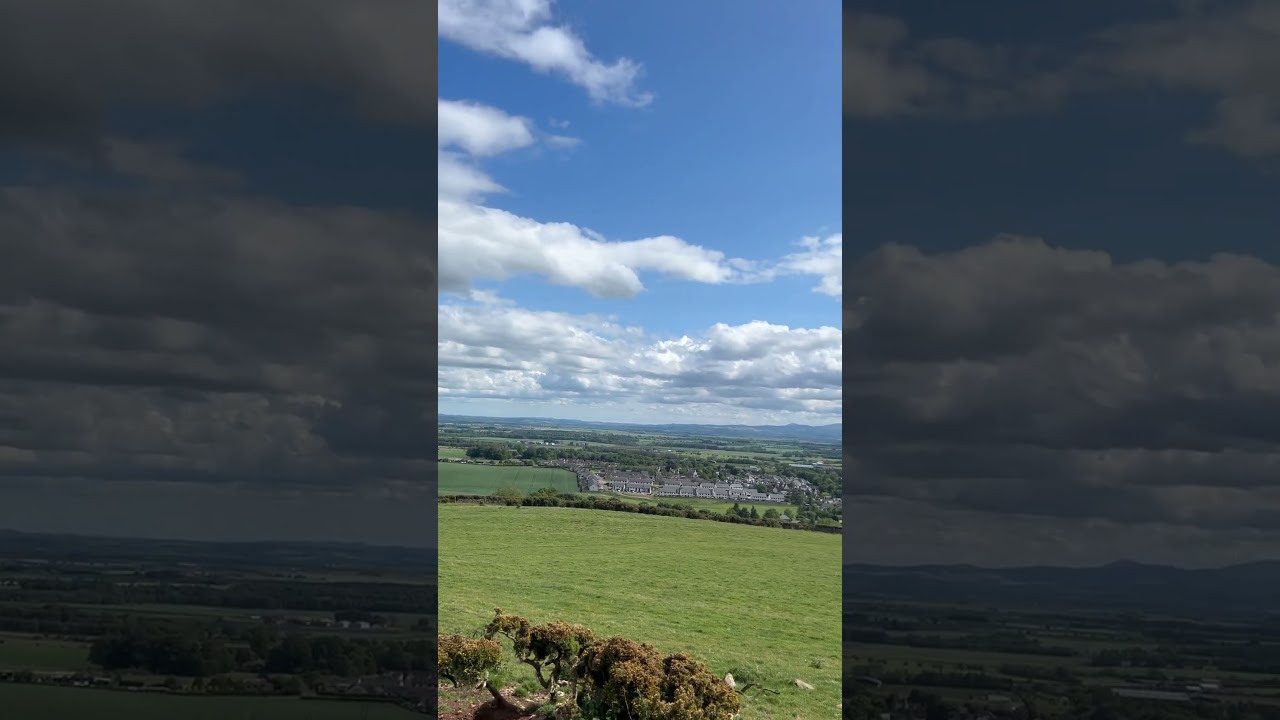 A view all the way to the Holy Island 