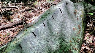 Im seeing all the signs of American colonists out here like split granite stacked rocks